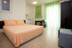 Отель Apartments Klara  Сплит